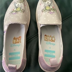 Tom’s women’s shoe